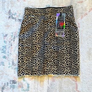 Coco+Carmen OMG O-mazing stretch fit skirt Size M Animal print Holds You In NWT